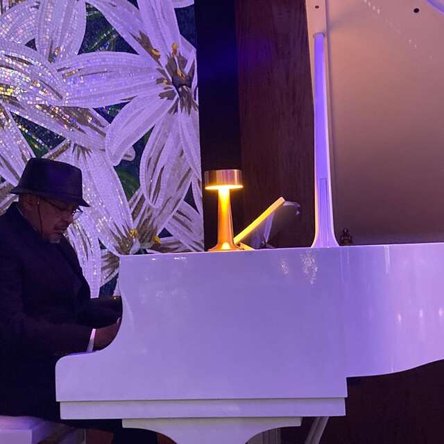Lindsay Thomas – Piano solo