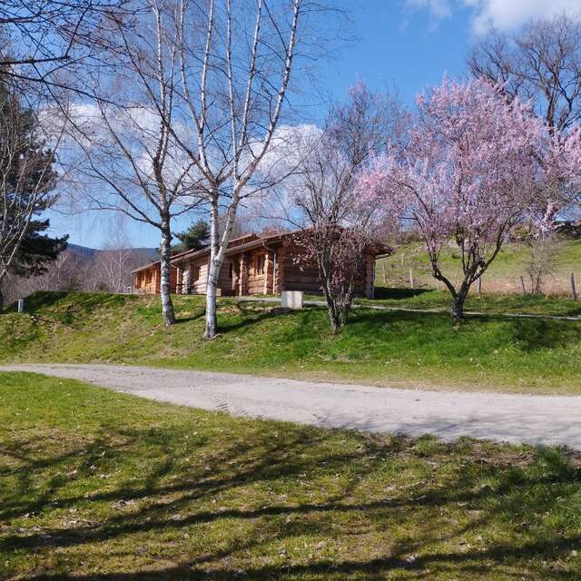 Log cabin Nr. 2 "Le Chaumeiller" on the municipal campsite La Roche