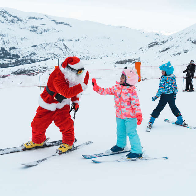 Rencontre avec le Père-Noël sur les pistes