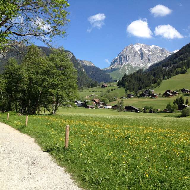 Path along the banks of the Dranse from Abondance to Châtel