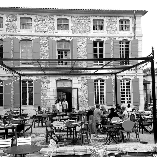 Maison Mistral, Bistrot les Pieds dans l'eau