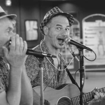 Concert Mister Hole Swing