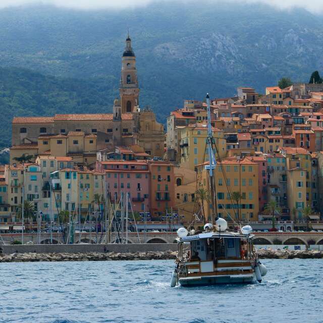 Stroll in the Mentonnaise Sea