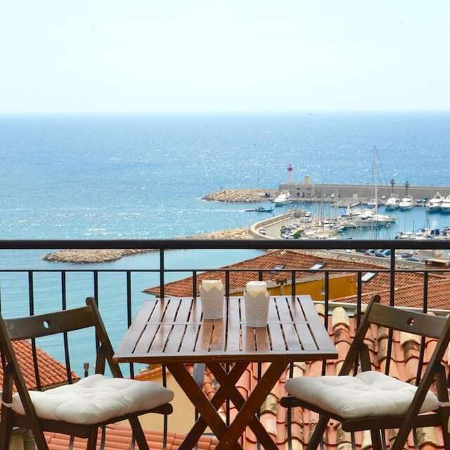 Furnished accommodation "The little house that smiles at the sea"