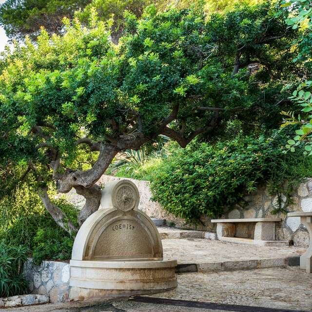 Lighthouse cap ferrat top