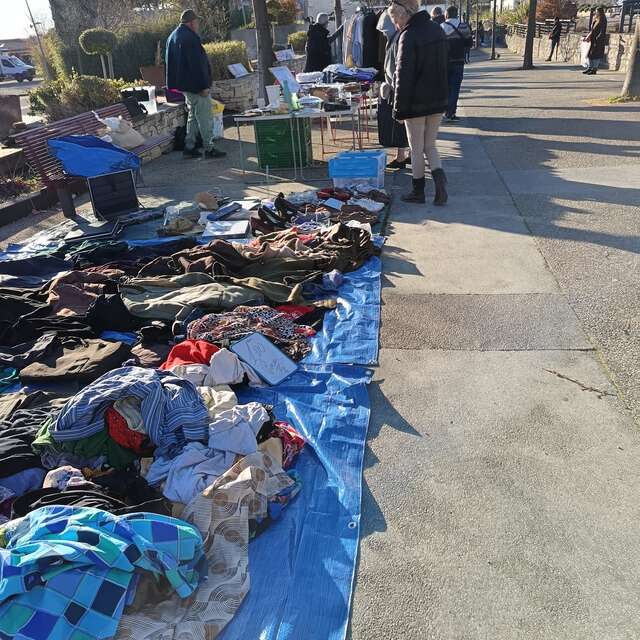 Marché aux puces de Rousson