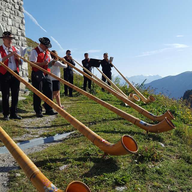 Alpenmusikfestival – Großes Treffen von Alphornbläsern und Akkordeonspielern