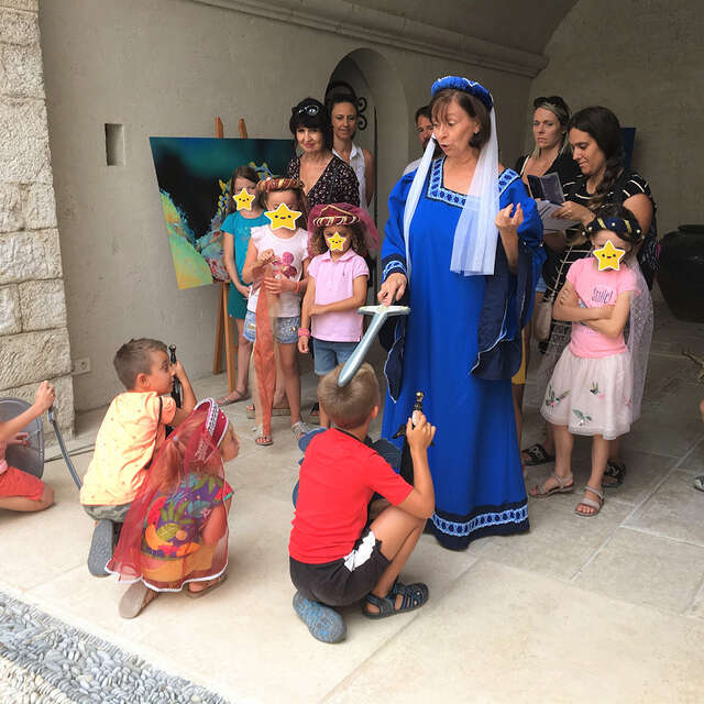 Visite famille à la forteresse médiévale