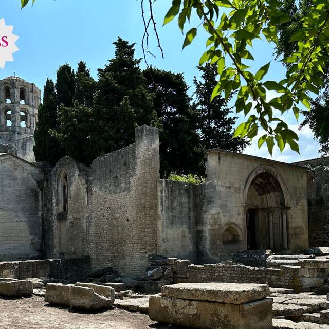 The Alyscamps necropolis and Saint Honnorat church