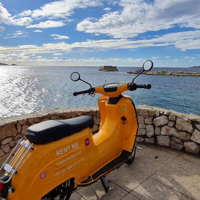 E Motorbike Rental  adventure in Marseille with app