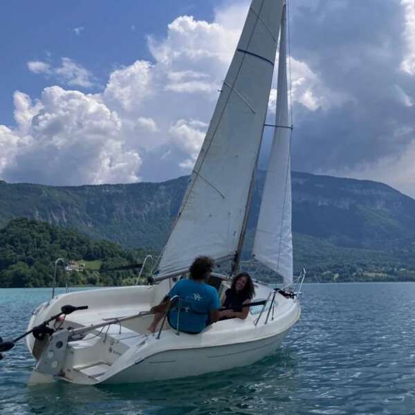 Voilier sur le Lac d'Aiguebelette