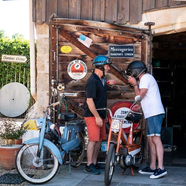 Partez en balade à mobylette et dormez rétro