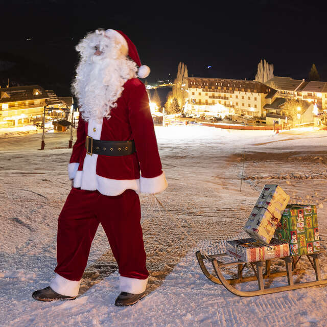 Arrivée du Père Noël et distribution de papillotes