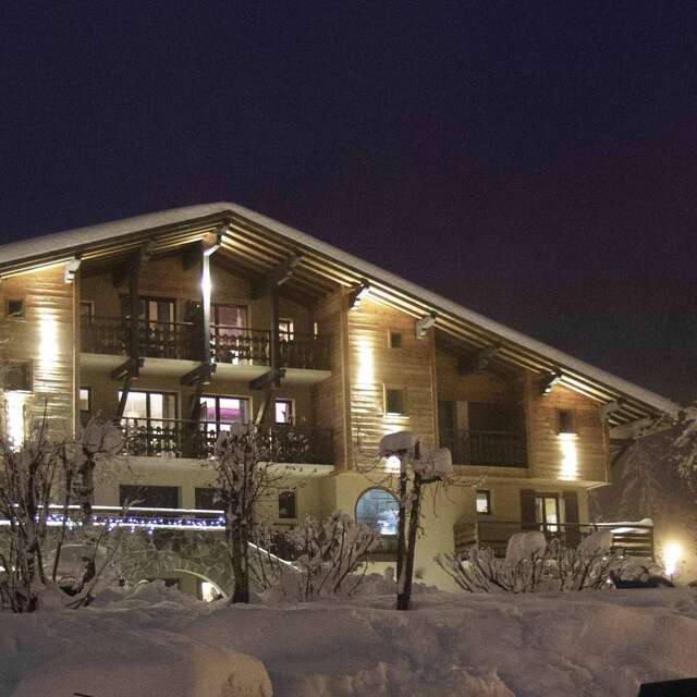 La Croix des Ambailles - Perce Neige