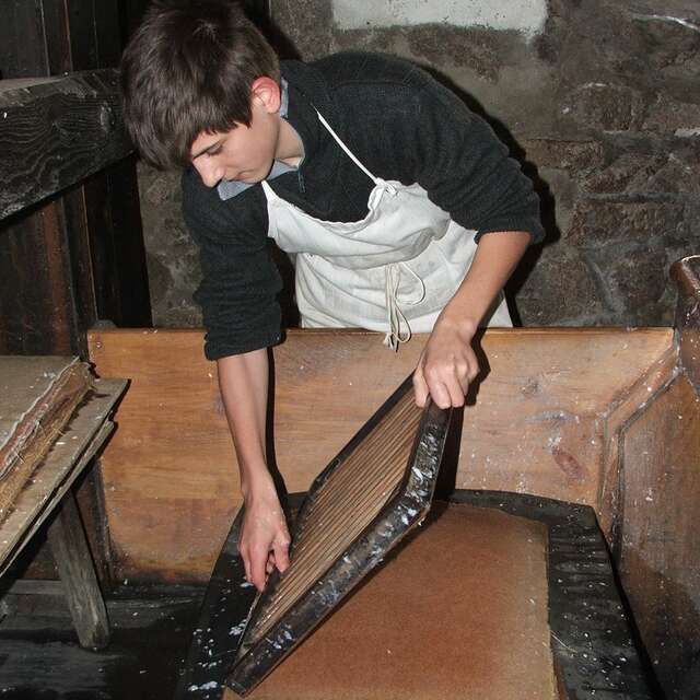Devenez compagnon papetier et fabriquez votre feuille