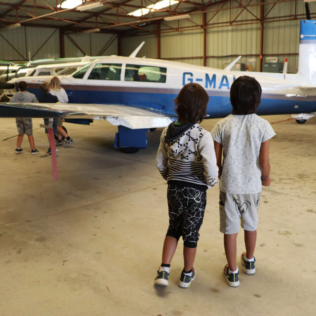 Aérodrome, en piste pour un voyage-découverte en famille