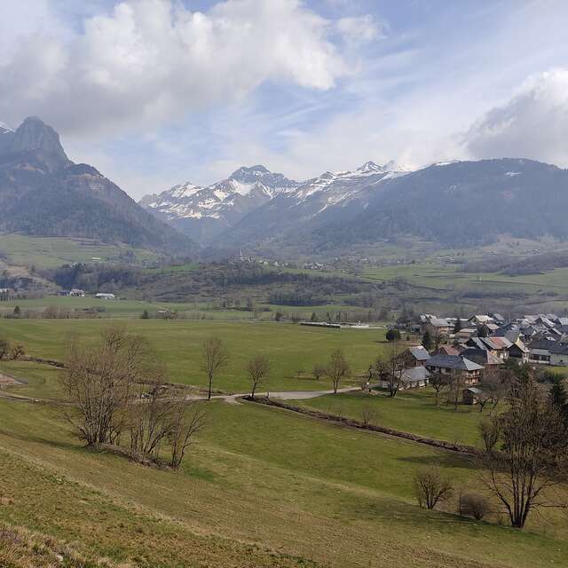 Les Bauges devant d'École à Villard