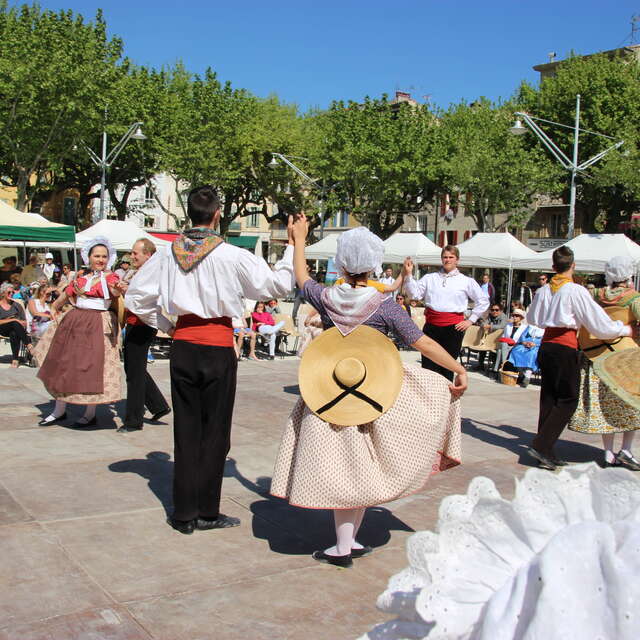 Danse Folkloriques avec la Brissaudo