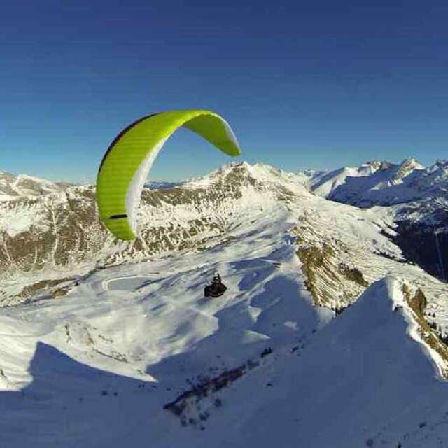Paragliding : sensational first flight