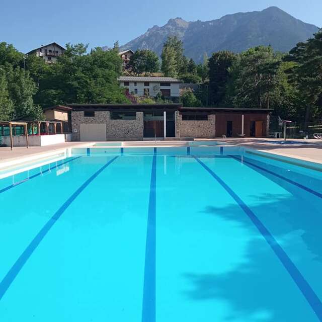 La Piscine en mode nocturne