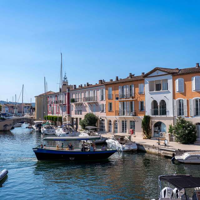 Boutique fashion show in Port Grimaud