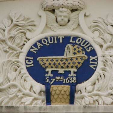 Visite guidée autour du Château-Neuf suivie d’un goûter au Pavillon Henri IV : 11 avril