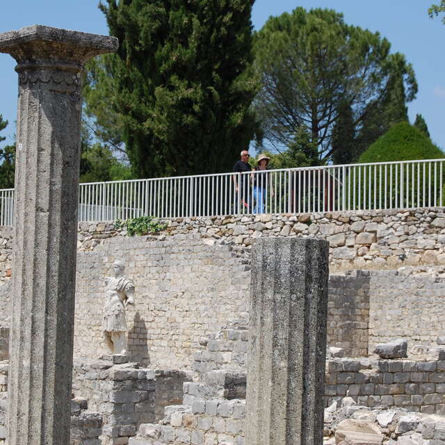 Summer guided tours of the ancient site of La Villasse