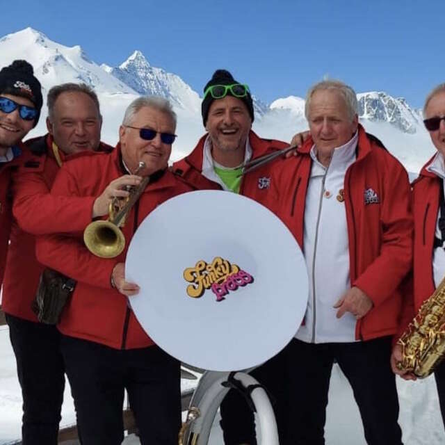 Musical entertainment with Funky Brass