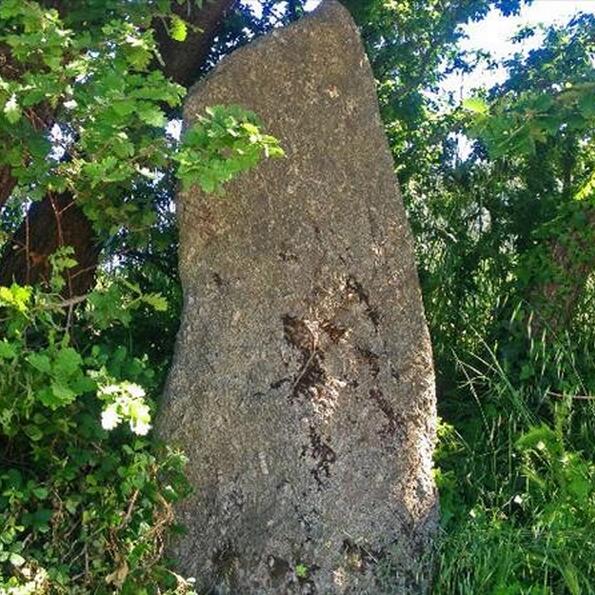 Menhir du Prat Bourdin et du Pré de la Pierre Enchantée (Le Plandela