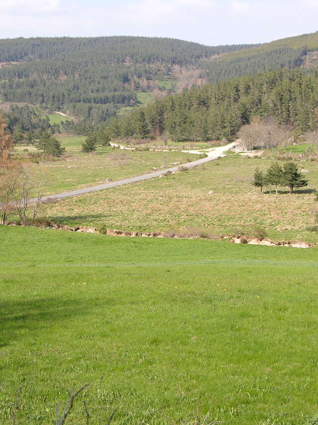 CIRCUIT MOTO N°10 : LA MARGERIDE ENTRE PRAIRIES, LACS ET FORÊTS