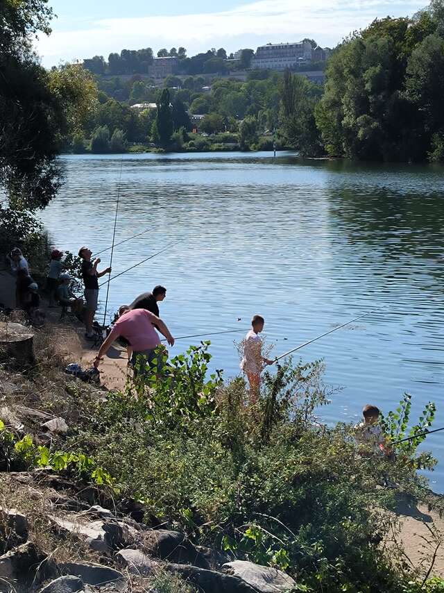 Initiation à la pêche en famille