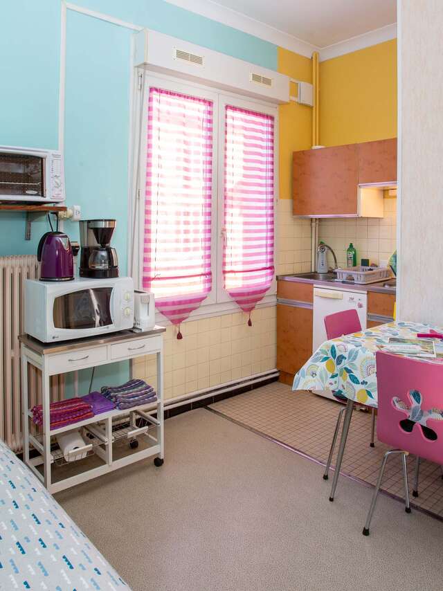 Meublé mouchet claudie - les abeilles a103