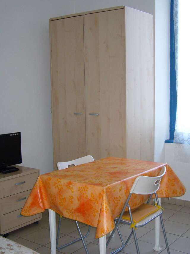 Meublé gomez michèle