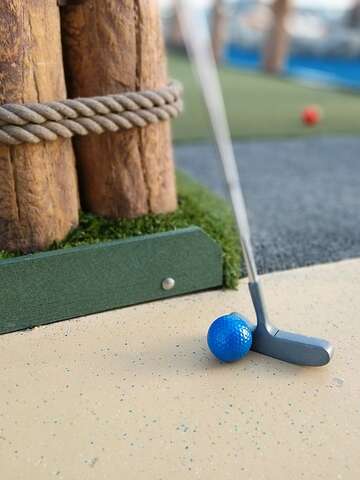 Ambiance tes vacances été - minigolf à Contrexéville