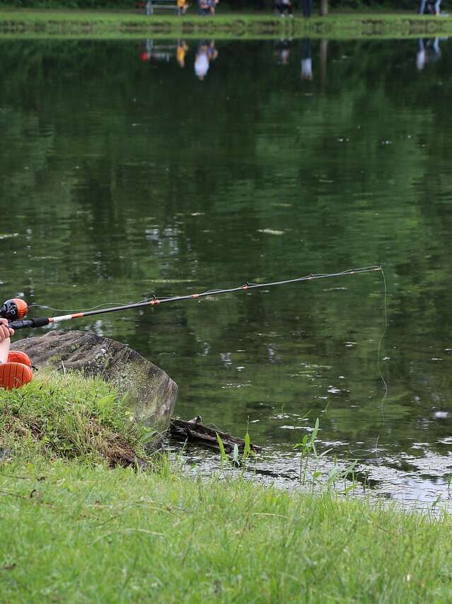 Ambiance tes vacances été - pêche à l'étang de Grâce de Valleroy aux Saules