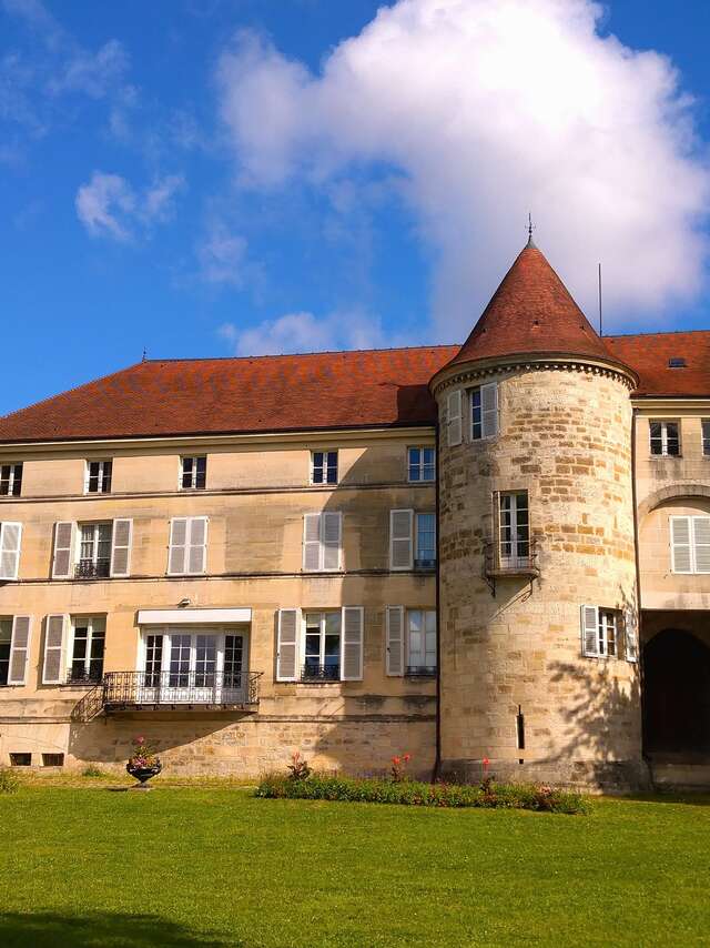 Le Château et ses fortifications