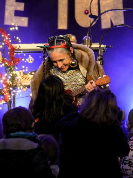 Spectacle jeune public "Justine chante Noël à donf et à paillettes"