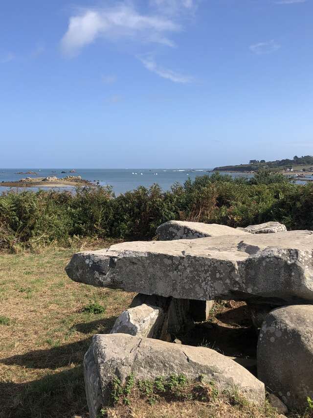 4000 ans d’histoire et une belle vue de la côte en anglais