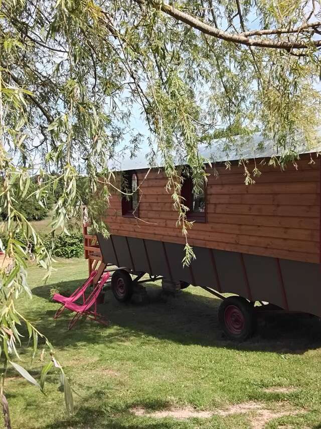 LA ROULOTTE VUE SUR LA CAMPAGNE