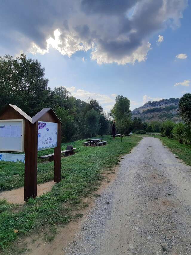 Aire d'embarquement des canoes et pique-nique de Monteils