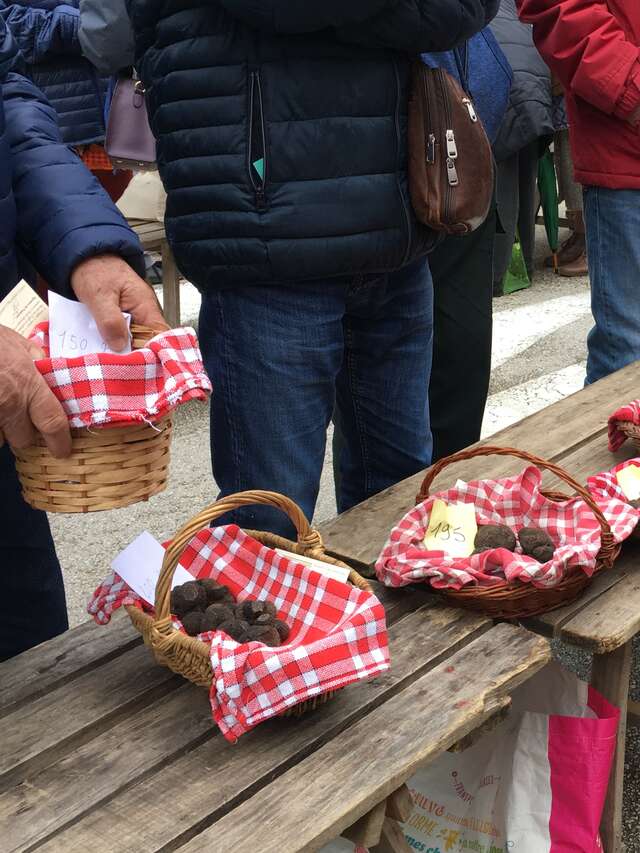 Marché aux Truffes à Lalbenque