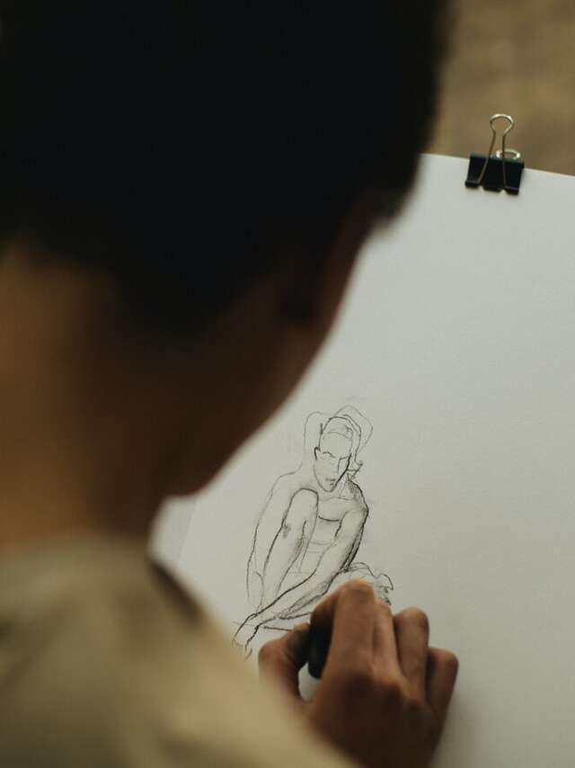 Atelier de nu de modèle vivant au musée