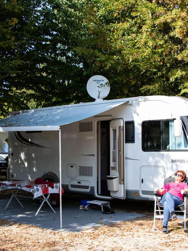 Aire de service / Camping de la Presqu'île de Champaubert