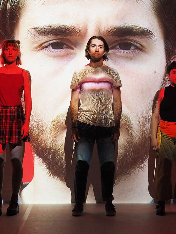 Entrée des artistes - Madani Cie / Le Théâtre