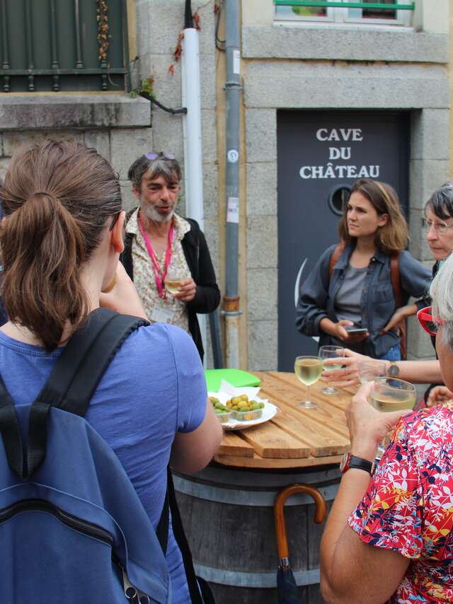 Balade au marché dans le centre historique de Laval