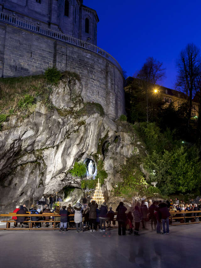 LA GROTTE DES APPARITIONS