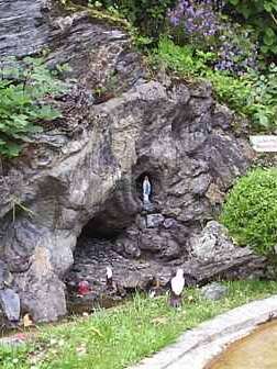 LE PETIT LOURDES