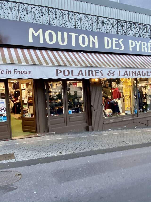AU MOUTON DES PYRENEES