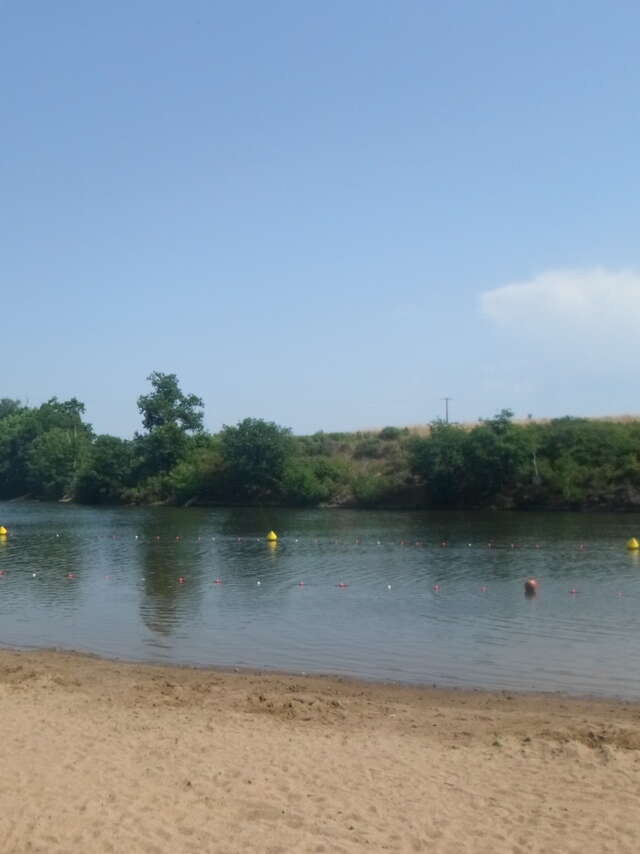 Plage et base de loisirs du parc Saint-Blaise à Noyant-la-Gravoyère