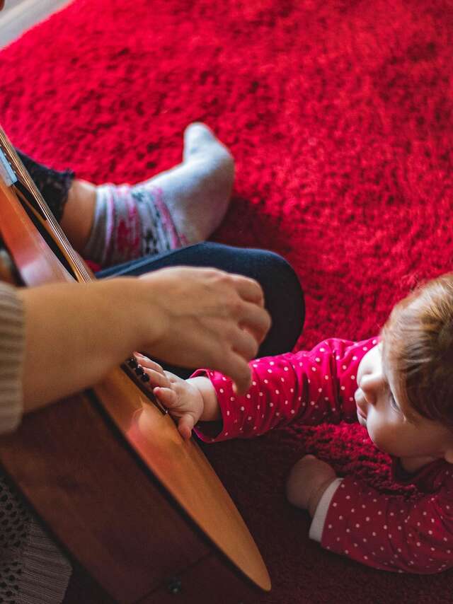 À petits pas : éveil musical